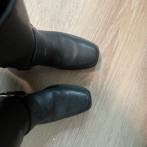 Frye 2R Harness Boots in Black Leather - Picture 2 of 10